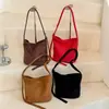 Bolso cruzado de gamuza retro versátil, simple y elegante, adecuado para ir al trabajo, estilo bolso cubo, moda coreana, bolso de axila de moda