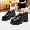 Guangzhou Novo Couro Genuíno de Cordeiro Bico Redondo Salto Médio Couro de Cordeiro Tanning Vegetal Estilo Britânico Fivela de Sela Mocassins Sapatos Pequenos de Couro Femininos Transfronteiriço