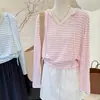 1,0-150kg Camiseta listrada com capuz e manga longa estilosa e versátil plus size para mulheres, fina e soltinha para o início do outono, proteção solar, moderna
