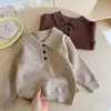 Suéter de Punto Retro de Color Sólido con Cuello Chal para Niños Niñas Otoño e Invierno Capa Interior Superior Suéter con Cuello Polo Infantil Moderno