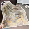2026 Novo Lenço Quadrado de Seda de Alta Qualidade Europeu e Americano com Letra V para Mulheres, Cachecol Elegante Versátil para Outono e Inverno, Lenço de Camisa