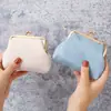Nuevo Bolso de Monedas de Moda Retro Estudiante Bolso de Mano Corto Mini Bolso de Cera para Auriculares Bolso de Monedas Bolso con Pinza