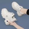 Jinbukang Sports Shoes Feminino Primavera e Outono Novo Couro Macio Interior Elevação Fogo Sapatos Pai de Sola Grossa Celebridade da Internet Sapatos Casuais Brancos