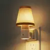 Luz nocturna enchufable base C7 GY272 forma de escalera pantalla cilíndrica de tela luz de mesita de noche para dormitorio sensor de control de luz luz nocturna