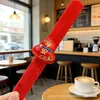 Pequeños Regalos de Año Nuevo Pulseras de Bofetada de Dibujos Animados Regalos al por Mayor para Estudiantes de Primaria Premios del Día de Año Nuevo Regalos Interactivos de Boda Pequeños Regalos