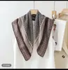 Nuevo Bufanda Cuadrada Pequeña Versátil de Imitación Seda Terciopelo Estampada de 70 cm con Tacto de Alta Calidad para Mujer Doble Cara de Diferentes Colores Bufanda Protectora para el Cuello