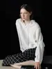 Camisa Blanca de Moda Francesa Relajada Ligeramente Arrugada Texturizada para Mujer Otoño Cintura Retro Asimétrica Cuello de Encaje Camisa
