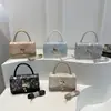 Bolso de hombro bordado de nicho, inspirado en lo vintage, de alta gama, bolso cruzado pequeño cuadrado para mujer, nueva colección 2026, bolso de mano moderno y versátil para el trabajo