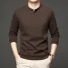 Nueva colección de otoño 2025: Camiseta de color liso, cuello alto, manga larga, corte holgado, resistente a las arrugas para hombre, adecuada como top casual o camiseta interior