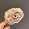 Horquilla de alta calidad con diseño de rosa tridimensional suave para mujer, estilo nicho, con clip de tiburón en la parte posterior de la cabeza, elegante, ligera y de lujo 2024