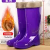Botas de lluvia 2026, zapatos impermeables, cubrezapatos de goma, de tubo largo a la moda para mujer, resistentes al desgaste, antideslizantes, de tubo alto para cocina, verano