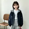 Jaqueta com Capuz para Meninas Primavera e Outono 2026 Novo Estilo Jaqueta Casual com Zíper para Crianças Maiores Top Versátil à Prova de Vento