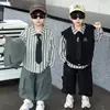 Terno Masculino Primavera e Outono 2026 Novo Estilo Moda Infantil Algodão Colete Conjunto de Três Peças Crianças Pequenas e Médias Moda Infantil Tendência