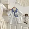 Ropa de Bebé Verano Nuevo Estilo Conjunto de una Pieza para Niños, Sudadera Holgada de Retazos a Cuadros Grises con Cuello para Uso al Aire Libre
