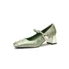 6368-13 Estilo Chinês Luxo Leve Bordado Seda Salto Médio Camada Única Sapatos Femininos 2024 Bico Quadrado Metalizado Salto Alto