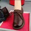 Zapatos Pequeños de Cuero con Cordones para Mamá para Mujer 2026 Otoño Nuevos Suela Gruesa Suela Suave Zapatos de Una Sola Pieza para Personas de Mediana Edad y Mayores Cómodos Versátiles Mocasines