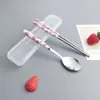 Creativo acero inoxidable 410 vajilla portátil caricatura imitación mango de cerámica cuchara y tenedor de acero inoxidable palillos tres piezas estudiante