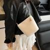 Bolso Pequeño Simple Vintage para Mujer 2025 Nueva Moda Bolso de Hombro Sobaco Diseño Nicho Estilo Occidental Bandolera Tipo Cubo