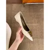 Zapatos de salón bajos de punta fina con hebilla metálica para mujer, otoño, negros, versátiles, elegantes, para el trabajo, tacón de gatito, tacón bajo, mocasines de charol