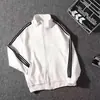 Chaqueta de moda con tres rayas, sudadera a rayas para hombre, estilo coreano, moderna, cómoda, chaqueta versátil, chaqueta de béisbol con cremallera y tres rayas
