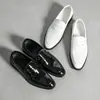 Zapatos de charol brillante de gran tamaño para hombre, patente 2026, zapatos formales casuales de caballero, zapatos para sesión de fotos de boda de novio para hombre