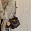 Bolsa pequena de luxo estilo francês para mulheres 2026 nova moda outono e inverno padrão diamante bolsa saco design de nicho bolsa transversal
