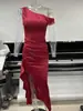 Vestido largo de satén rojo estilo europeo y americano sin hombros para mujer, de verano, ajustado, con cintura fruncida y abertura