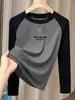Camiseta de manga larga de algodón puro con bloques de color para mujer, moderna y versátil, adecuada como capa base, con mangas raglán, otoño 2026