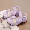 Sandálias Infantis 2026 Verão Novo Pérolas Sapatos Infantis Modernos Tendência Meninas Elegantes Sapatos de Princesa Sapatos de Praia