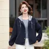 Chaqueta con Capucha para Madre, Nueva Colección Otoño 2026, Abrigo de Mezclilla Holgado de Moda de Gama Alta para Mujeres de Mediana Edad y Mayores