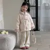 Chaqueta de Plumas para Niña 2026 Nueva Elegante Abrigo Acolchado de Algodón de Invierno para Bebés Niñas, Ropa de Invierno Infantil Estilo Chino Chaqueta Acolchada