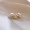 Pendientes Vintage Estilo Francés con Ojo de Gato Incrustado de Diamantes y Perlas, Pendientes de Lujo Ligero de Gama Alta, Exquisitos y Modernos Accesorios para Orejas Versátiles al por Mayor