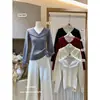 Ropa de mujer para principios de otoño 2026, nuevo suéter de manga larga para usar como base, top de punto, top de punto ajustado con cuello en V