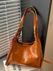 Bolso Cruzado de Cuero con Cera de Aceite Estilo Retro de Nicho para Mujer 2026 Nuevo Diseño con Sentido de la Moda para Viajar a Diario Bolso de Mano para el Brazo