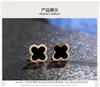Versión coreana de aretes de flores y plantas de la suerte Versión coreana para mujer Negro Chapado en oro rosa de 18 quilates Venta caliente Joyería de aretes de alta calidad venta al por mayor
