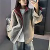 Chaqueta de cuero tie-dye color block retro americano, diseño de otoño para hombre, con hombro estructurado y cuello alto, estilo chaqueta corta de béisbol