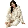 Conjunto de Pijama com Capuz e Zíper em Fleece Coral para Mulheres, Fofo Estampado Espessado Quente para Outono e Inverno, Atacado (Sonho)