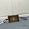 Bolsa de Caja Transfronteriza de Guangzhou Bolsa Cuadrada Pequeña Verano 2024 Nuevo Bolso de Hombro Cruzado Estampado Retro Bolso de Caja de Cuero Genuino