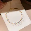 Pulseira Flor Trevo de Quatro Folhas com Pérola e Zircônia Banhada a Ouro Real 18k Pulseira Ajustável Tipo Puxador Joia de Mão com Sensação de Luxo Leve e Alto Padrão