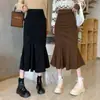 Otoño e Invierno 2023 Nuevo Diseño falda de pana color liso falda de cola de pez cintura adelgazante falda de cadera ins mujer