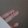 Aretes Mini Elegantes Retro Estilo Francés Perla Esmeralda para Mujer Aretes de Lujo Ligero Diseño de Nicho Sentido Plato para Incienso de Mosquitos Clip para Oreja
