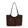 Bolso tote retro de gamuza casual de alta gama para mujer, nuevo 2026, bolso de hombro simple y moderno de gran capacidad