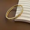 Pulseras Clásicas de Moda con Círculos Grandes para Mujer, Pulseras Retro de Alta Gama, Pulseras Únicas Exageradas y Diversas al por Mayor