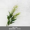 Decoração de Casamento com Flores Brancas, Peônias, Phalaenopsis, Rosas, Arranjos Florais de Teto e Arranjos Florais Pretos para o Salão de Casamento