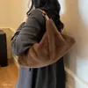 2026 Bolso Versátil para Mujer Bolso de Mano Casual Gran Capacidad para Viajar al Trabajo Felpa Invierno Nuevo Bolso Cruzado de un Solo Hombro