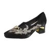 Estilo Nacional Novo Estilo Chinês Sapatos de Salto Alto Quadrados de Metal para Mulheres 2026 Venda Quente Solado Macio Bordados Retrô Mocassins de Tamanho Grande