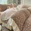 Juego de ropa de cama de cuatro piezas estilo princesa de encaje y terciopelo de leche, engrosado para otoño e invierno, incluye funda de edredón y sábana, y un juego de ropa de cama de tres piezas de vellón de coral
