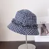 Chapéu de Pescador Xadrez com Renda de Aba Curta para Mulheres, Versátil para Passeios de Primavera e Verão, Faz o Rosto Parecer Menor, Chapéu Bucket com Proteção Solar, Tendência