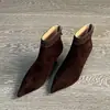 Botas Curtas de Couro Macio Emagrecedoras para Mulheres, Novo Estilo Outono e Inverno 2026, Bico Fino, Elegantes e Versáteis, Salto Alto Estiloso, Zíper nas Costas, Botas Individuais
