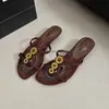 Chinelos de Moda Estilo Coreano com Bico Fino para Mulheres, Novo Modelo Verão 2026, Salto Grosso, Design Oco Versátil, Sandálias Estilosas